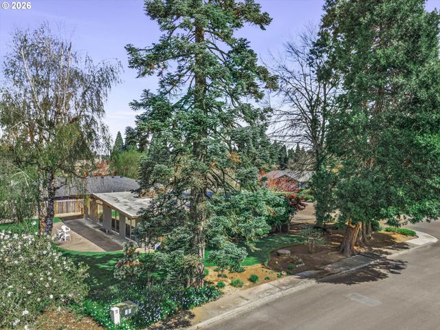 2205 N COUNTRY CLUB Dr, Canby, OR 97013