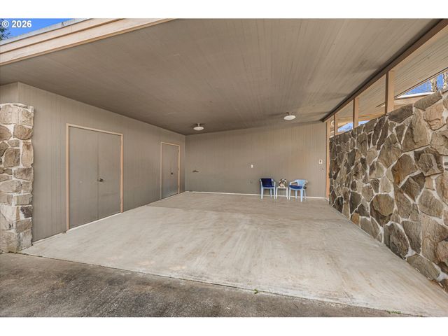 2205 N COUNTRY CLUB Dr, Canby, OR 97013