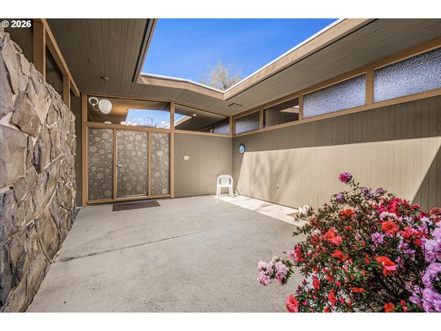 2205 N COUNTRY CLUB Dr, Canby, OR 97013