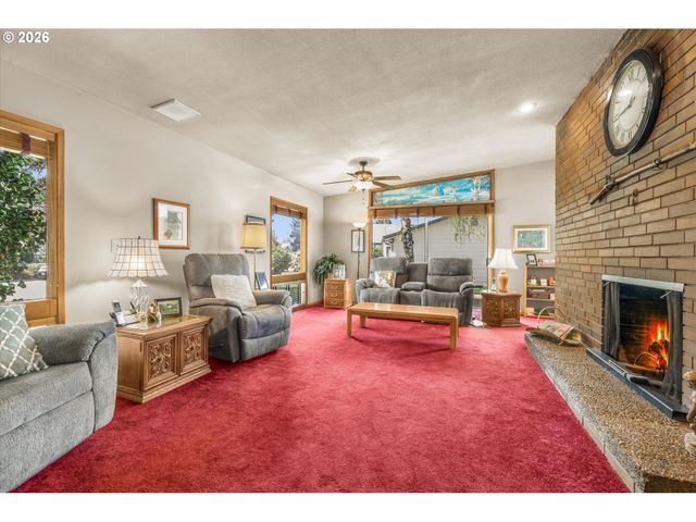 2205 N COUNTRY CLUB Dr, Canby, OR 97013