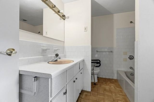 8 Oran Cir, Peabody, MA 01960