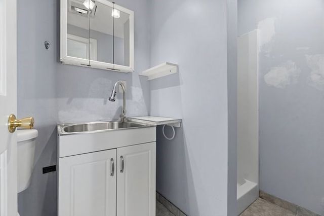 8 Oran Cir, Peabody, MA 01960