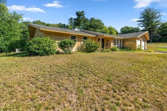 8 Oran Cir, Peabody, MA 01960