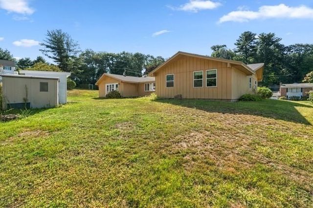 8 Oran Cir, Peabody, MA 01960