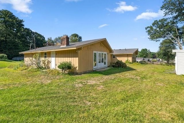 8 Oran Cir, Peabody, MA 01960