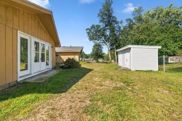 8 Oran Cir, Peabody, MA 01960