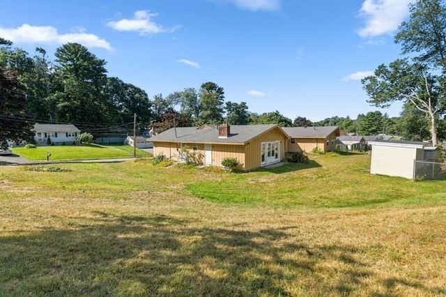 8 Oran Cir, Peabody, MA 01960