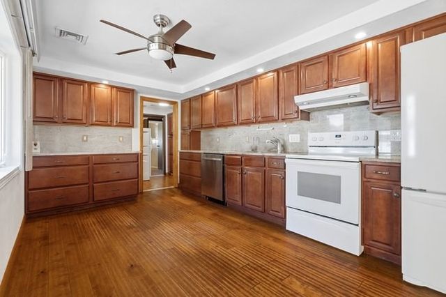 8 Oran Cir, Peabody, MA 01960