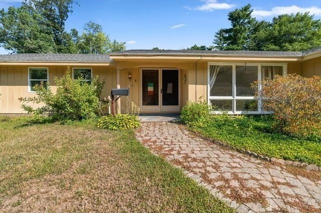 8 Oran Cir, Peabody, MA 01960