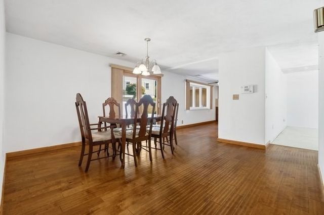 8 Oran Cir, Peabody, MA 01960