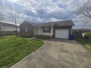1008 MONICA DR, Clarksville, TN 37042