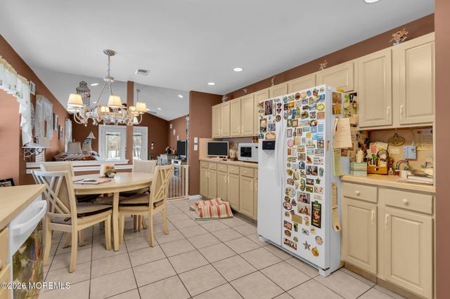 18 Rosewood Court, Lakewood, NJ 08701