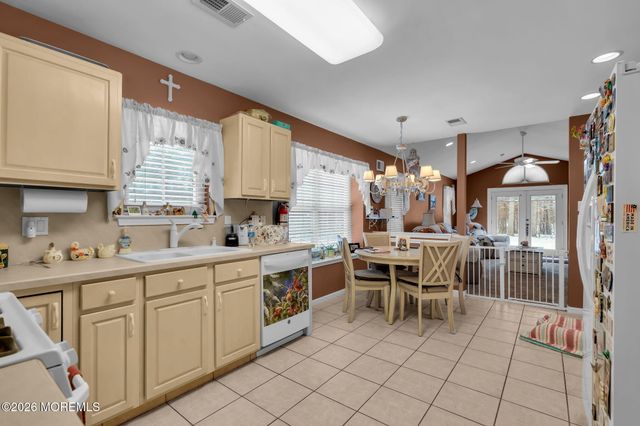 18 Rosewood Court, Lakewood, NJ 08701