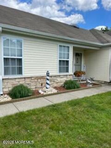 18 Rosewood Court, Lakewood, NJ 08701