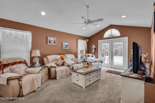 18 Rosewood Court, Lakewood, NJ 08701