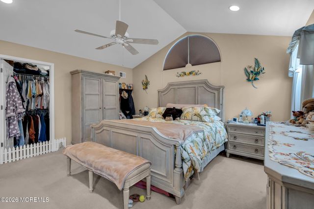 18 Rosewood Court, Lakewood, NJ 08701