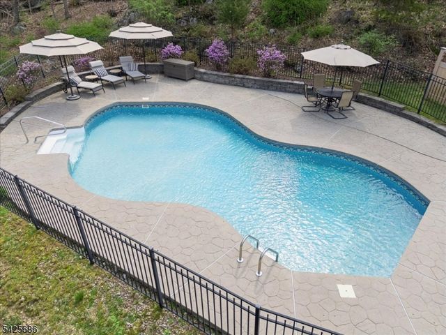 9 Mills Ridge, Sparta Twp., NJ 07871