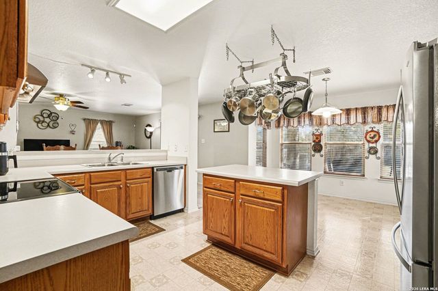 133 Springtree Grove, Cibolo, TX 78108