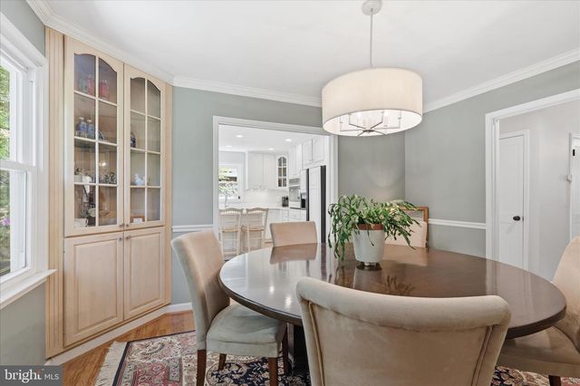 8608 CORAL GABLES LN, Vienna, VA 22182