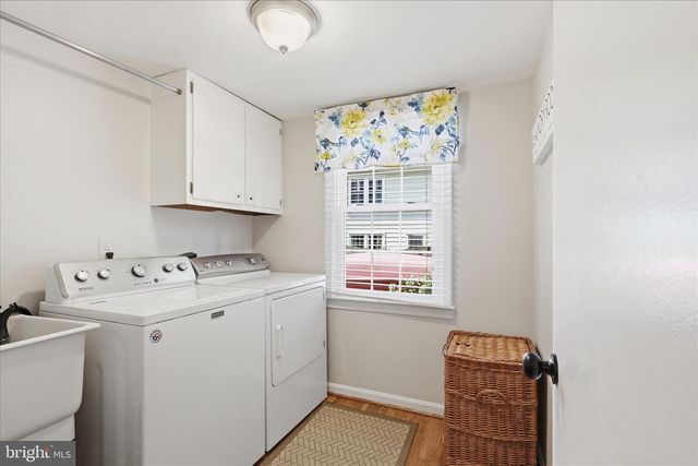 8608 CORAL GABLES LN, Vienna, VA 22182