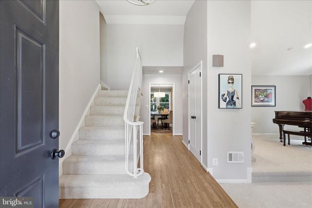 8608 CORAL GABLES LN, Vienna, VA 22182