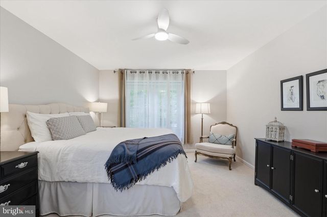 8608 CORAL GABLES LN, Vienna, VA 22182