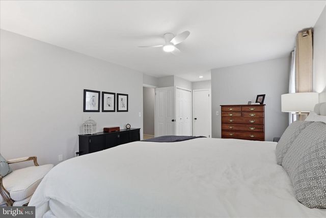 8608 CORAL GABLES LN, Vienna, VA 22182