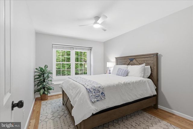 8608 CORAL GABLES LN, Vienna, VA 22182