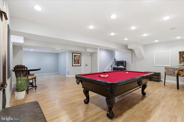 8608 CORAL GABLES LN, Vienna, VA 22182