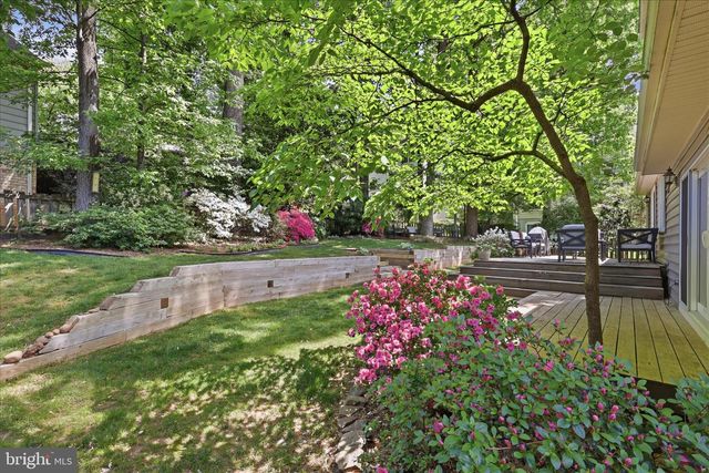 8608 CORAL GABLES LN, Vienna, VA 22182