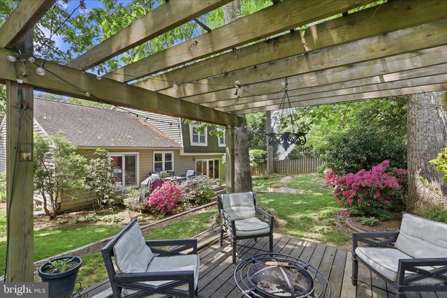 8608 CORAL GABLES LN, Vienna, VA 22182