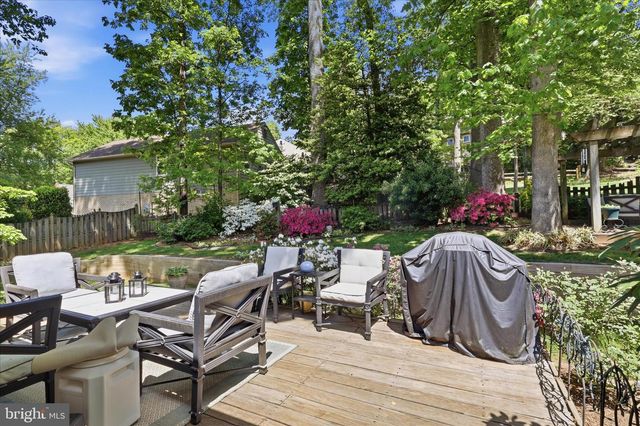 8608 CORAL GABLES LN, Vienna, VA 22182