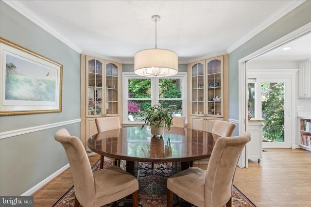 8608 CORAL GABLES LN, Vienna, VA 22182