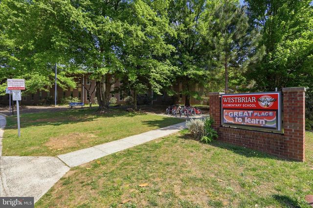 8608 CORAL GABLES LN, Vienna, VA 22182