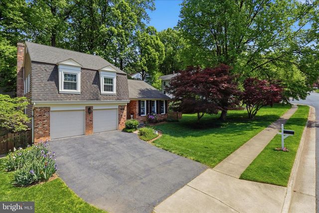 8608 CORAL GABLES LN, Vienna, VA 22182