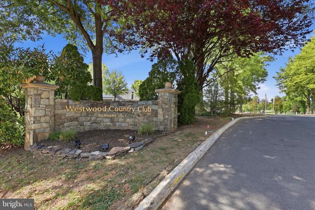 8608 CORAL GABLES LN, Vienna, VA 22182