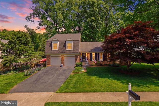 8608 CORAL GABLES LN, Vienna, VA 22182