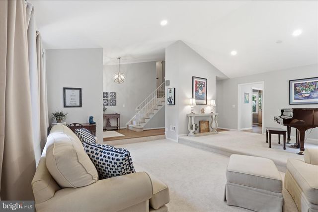 8608 CORAL GABLES LN, Vienna, VA 22182