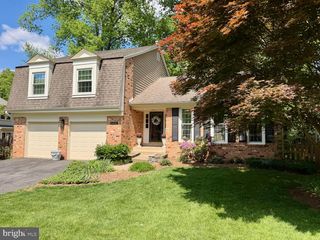 8608 CORAL GABLES LN, Vienna, VA 22182