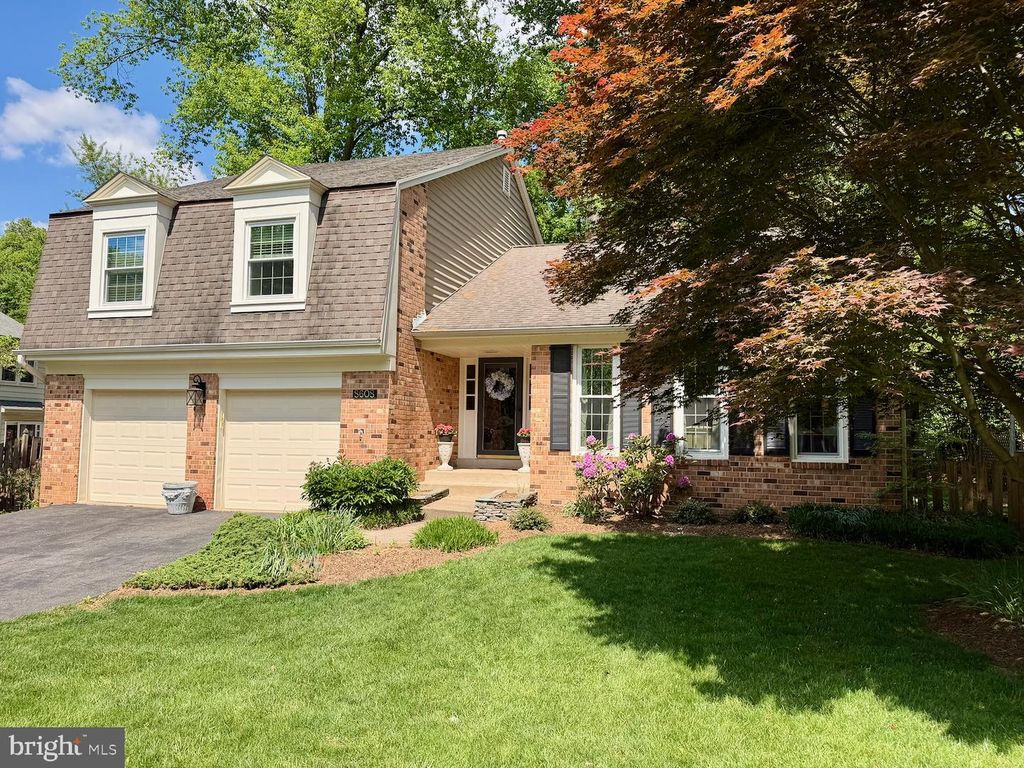 8608 CORAL GABLES LN, Vienna, VA 22182