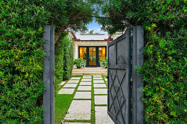 160 Chilean Avenue, Palm Beach, FL 33480