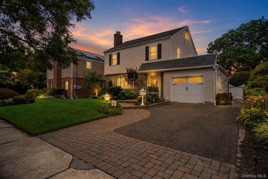 10 Crimson Avenue, Malverne, NY 11565