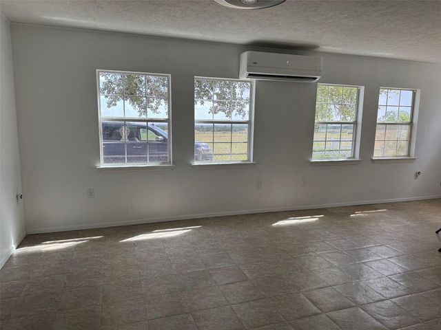 4317 Fm 955, Fayetteville, TX 78940