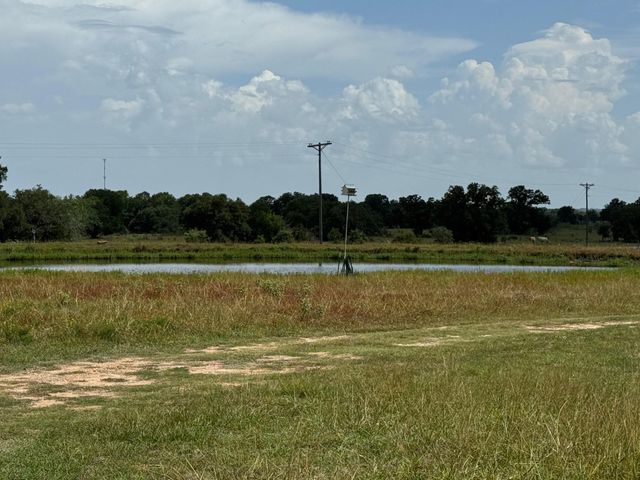 4317 Fm 955, Fayetteville, TX 78940