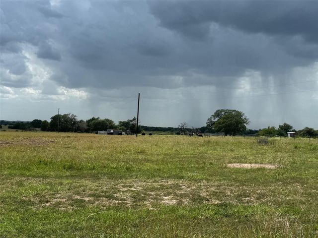 4317 Fm 955, Fayetteville, TX 78940