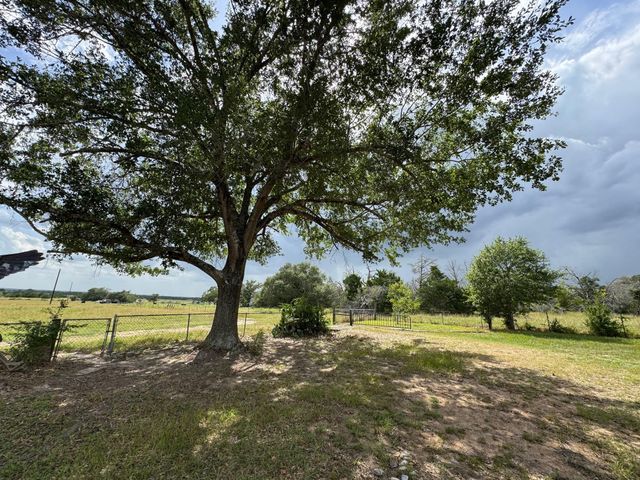 4317 Fm 955, Fayetteville, TX 78940