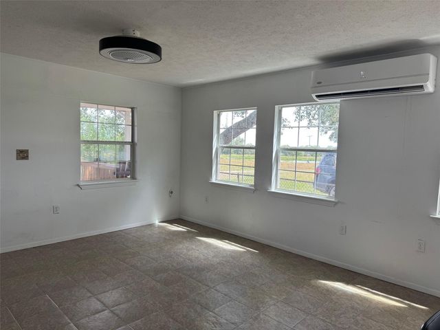 4317 Fm 955, Fayetteville, TX 78940