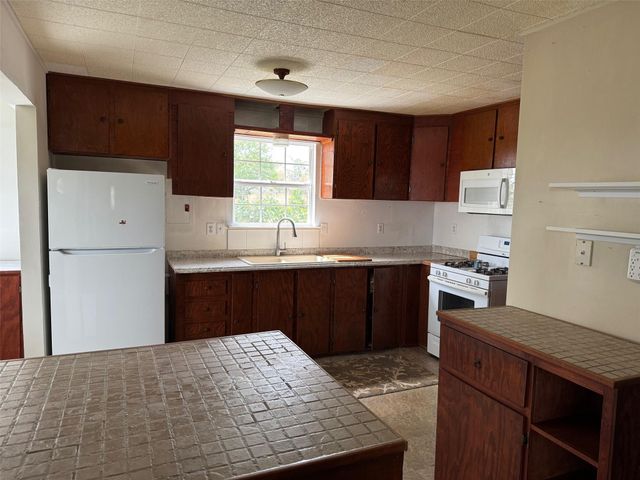 4317 Fm 955, Fayetteville, TX 78940