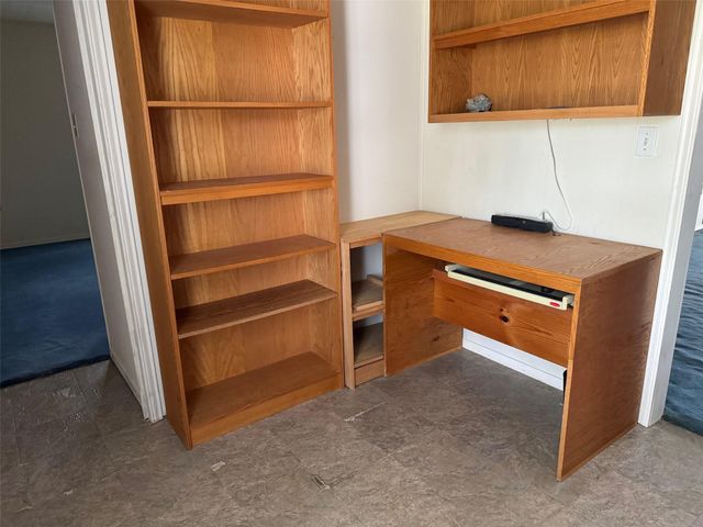 4317 Fm 955, Fayetteville, TX 78940