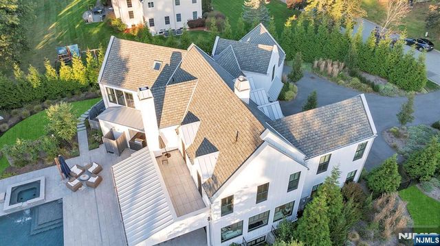 15 Stonegate, Old Tappan, NJ 07675